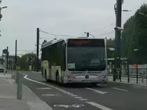 Erdmann's Reisedienst (falsches Apostroph entspricht der Firmenschreibweise) als S3-Ersatzverkehr zwischen Ostkreuz und Karlshorst. Grund f�r die einmonatige Streckensperrung sind Erneuerungen der Gleisanlagen. Fahrzeug HVL-HZ 104, Blockdammweg, Berlin 22.5.2010