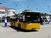 Postauto - Volvo 8700 TG 149072 bei den Bushaltestellen vor dem Bahnhof in Wil am 11.05.2010