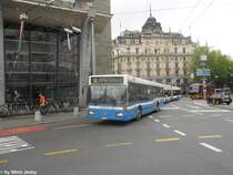 vbl Nr. 560 (Mercedes O405N2) am 22.5.2010 beim Bhf. Luzern. Eigentlich h�tte dieser Wagen letzten Sommer ausgemustert werden sollen. Durch den erh�hten Fahrzeugbedarf der vbl erhielt er aber nochmals eine Schonfrist, wie schon mancher vbl-Bus.