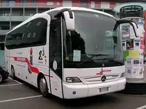 MB-Tourino vom Busunternehmen Oberholzener steht am Marktplatzgel�nde in Ried i.I.;100522