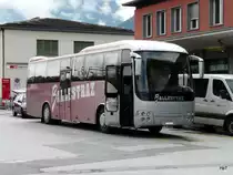 Ein Temsa Safari vor dem Bahnhof in Sion am 10.05.2010