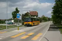 Nur noch wenige Tage wird der letzte Volvo/Hess B10M SO 104'174 (1990) im Einsatz stehen. Am 19.5.2010 war er unter anderem zwischen Schnottwil und Lyss unterwegs, die Aufnahme entstand beim Schulhaus Schnottwil.