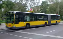 Mercedes-Benz O 530 I (Citaro) auf der Linie M49 nach Staaken Heerstra�e/Nennhauser Damm an der Haltestelle Charlottenburg Savignyplatz.
