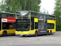 MAN Lion's City DD (Doppelstock) auf der Linie X33 nach S+U Bahnhof Rathaus Spandau an der Haltestelle M�rkisches Viertel Wilhemsruher Damm.