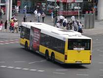 X9 vom Flughafel Tegel hat gleich seine Endhaltestelle erreicht. Bahnhof Berlin Zoologischer Garten