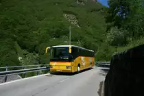 PU Chiesa, Riazzino, TI 9'661 (Mercedes-Benz O404, 2000) am 22.5.2010 unterwegs als Leerfahrt bei Corippo. 