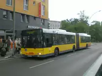 MAN Niederflurbus 2. Generation als SEV f�r die U-Bahnlinie 2 zwischen S+U Bahnhof Pankow und U-Bahnhof Senefelder Platz.