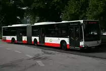 Der HHA Citaro(Facelift)G mit Bj.2007 und der Nummer 7704 am 26.Mai 2010 auf der Linie 162 in Wandsbek Markt