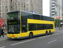 MAN Lion's City DD (Doppelstock) auf der Linie 100 am S+U Bahnhof Alexanderplatz.