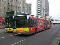 Solaris Urbino auf der Linie TXL am S+U Bahnhof Alexanderplatz.