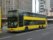 MAN Lion's City DD (Doppelstock) auf der Linie 100 am S+U Bahnhof Alexanderplatz.