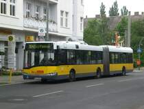 Solaris Urbino auf der Linie X54 nach S+U Bahnhof Pankow an der Haltestelle Weiensee Pasedagplatz.