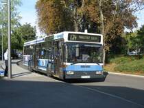 Eine Raritt ist diese Aufnahme von M-CX 1222 an der Theresienhhe von der Wiesn 2009, denn der Besitzer dieses Wagens(H.Berger Reisen)ist normalerweise nur im Osten der Stadt als MVG-Sub ttig, einzig zur Wiesnzeit fhrt er Kurse im Westteil der Stadt auf den Verstrkerfahrten der Linie 134(Theresienhhe->Parkstadt Solln).Wie lange das noch mglich sein wird, ist fraglich, denn ob zur Wiesn 2010 dieser Wagen noch im Betriebsbestand ist, bleibt abzuwarten.