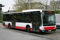 Der 2007 fr die HHA gebaute Citaro(Facelift) mit der Nummer 2704 am 13.Mai 2010 auf der Linie 26 am Bf.Rahlstedt