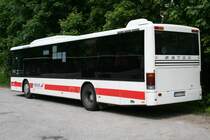 Der eigentlich der VHH gehrende Setra S315NF, was man an der noch dranstehenden VHH Nummer 0333 noch leicht erkennen kann, ist wie die anderen von seinem Typ an die RMVB vermietet worden. Hier am 26.Mai 2010 am Bf.Ratzeburg.
