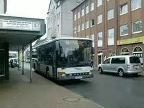 Setra �berlandbus, auf er Linie 966 im Mai 2010 in der Bahnhofstra�e Lehrte.