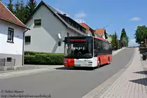 21.05.2010: Ein MAN Lion's City � 313 der Saar-Pfalz-Bus bef�hrt die Linie 353 nach Uchtelfangen, abgelichtet in Schiffweiler-Heiligenwald. Diese Linie f�hrt nur w�hrend der Schulzeit, bis auf 4 oder 6 Fahrten verkehren in diesem Bereich nur Linien der NVG. Das Foto zeigt den SB-RV 166, der aus dem baujahr 2006 stammt und die Vollst�ndige DB Stadtverkehr-Beschriftung und die SaarVV  Regio-Front  tr�gt.