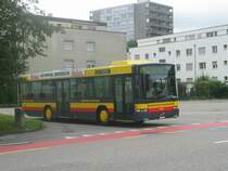 Die Linie 84  Kaiseraugst-Auhafen-Kaiseraugst.Im Wohnquatier L�ngi Pratteln