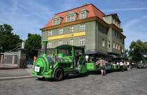 Tschu-Tschu-Bahn der Personenbef�rderung Micheal Sturm aus Wellmitz am 06.06.2010 beim Stadtfest:  775 jahre Stadtrecht Guben/Gubin  in Guben