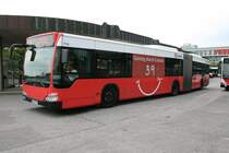 Hochbahn Schlenki 7710 am 9.Juni 2010 am Bf.Harburg