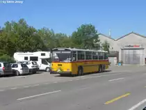 Postauto Keller Saurer RH 580-25 (ex P 25351) am 5.6.2010 beim Bhf. Rorschach, auf der R�ckfahrt einer Hochzeitsfahrt.