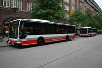 Hier einmal die beiden neuesten Schnellbusse der HHA 6028 und 6029 auf einem Bild 