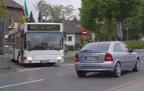 MAN Stadtbus auf der Linie 860 Kaartst-B�ttgen an der Endhaltestelle S-Bahn HP B�ttgen. 12.Mai2010