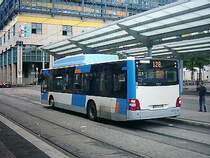 Wagen 243 (SB:SB243) der Saarbahn AG am 16.08.07 als Linie 128 Am Hauptbahnhof in Saarbr�cken