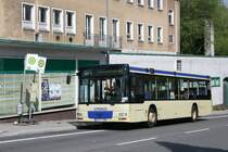 OVAG 230 (GM LT 230) mit der Linie 671 am Bahnhof Remscheidt Lennep.
1.5.2010