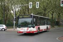 DVG 5907 (DU DV 5907) kommt hier mit der Linie 939 am HBF Oberhausen an.
2.5.2010