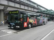 Linie 122 nach Esslingen am Flughafen Stuttgart der Fa. Fischle am 02.06.2010. 