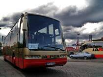 Neoplan N316/3 SHD L von Jasper (Wagen 78), im Hintergrund MB Tourismo L (Wagen 91) 