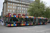 EVAG 3501 (E VG 3501) macht Werbung fr die Mayersche Buchhandlung.
Hier steht der Bus am 4.5.2010 an der Ersatzhaltestelle Essen HBF.
Seit wenigen Wochen ist dieser Haltepunkt Geschichte.
Jetzt halten die Busse wieder an ihrer alten neuen Haltestelle am HBF Essen.
