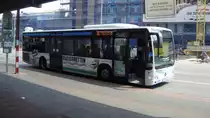 Mercedes von Typ Citaro an der Haltestelle/Raschplatz wird gleich auf Liniendienst gehen. Aufnahme von Mai 2009