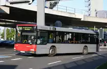 Rheinbahn 7378 (D TL 7378) ist hier mit der Linie 760 am Flughafen D�sseldorf unterwegs.
5.5.2010
