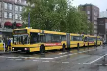 EVAG 3807 (E YX 368) steht hier mit der Linie SB15 am HBF Essen.
7.5.2010