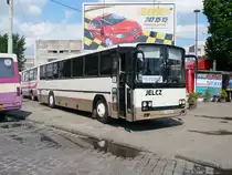 Ein Jelcz PR 110 D fotografiert am Bahnhof in Lviv, Ukraine am 25-05-2010.