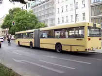 BVG, Mercedes-Gelenkbus Nr. 2601 im U2-Ersatzverkehr, U-Bahnhof Senefelderplatz (23.06.2010)