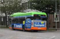 Diese Citaro Irvine hat die Stadtbahnhaltestelle Vier Grenzen verlassen und fhrt in Richtung Sahlkamp. 2.11.2006 (Jonas)