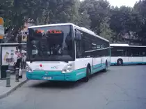 Neuer Irisbus Citélis 12, Wagen 759, Firma RDT13, wartet am Place de la Rotonde in Aix-en-Provence am 18.06.2010. Das Fahrzeug wurde nach Nîmes in 2018 wiederverkauft. Dort wurde er umlackiert und erhielt die Wagennummer 4006. 