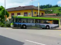bls - Volvo  Nr.30  BE 577570 bei der Bushaltestelle beim Bahnhof Huttwil am 04.06.2010