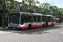 Hochbahn 7206 am 21.Juni 2010 am Rathausmarkt, die Werbung hat er kurz danach verloren