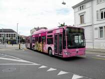 Mercedes Citaro mit der Betriebsnummer 720 und der Vollwerbung fr das Einkaufszentrum Stcki fhrt Richtung Rosengartenweg. Die Aufnahme stammt vom 20.06.2010.
