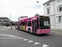 Mercedes Citaro mit der Betriebsnummer 720 und der Vollwerbung f�r das Einkaufszentrum St�cki f�hrt Richtung Rosengartenweg. Die Aufnahme stammt vom 20.06.2010.