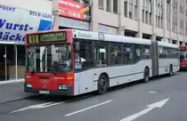 Rheinbahn 6516 (D ZT 6516) steht hier vor dem HBF D�sseldorf mit einer Sonderfahrt.
Grund war das Fu�ballspiel Fortuna D�sseldorf gegen Hansa Rostock.
9.5.2010