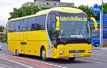 MAN Lions Coach in knallgelb als Fahrschulbus in Euskirchen - 21.06.2010