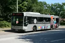 Hochbahn 2807 am 28.Juni 2010 an der Haltestelle Goldr�schenweg