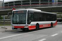 Hochbahn Schnellbus 6017 am 30.Juni 2010 am Flughafen