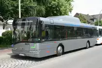 Der neue Solaris Erdgasbus vom Typ Urbino 12 der Flughafen Hamburg Tochtergesellschaft STARS am 30.Juni 2010 an der Haltestelle Flughafenstra�e