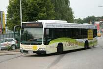 Hochbahn 2711 mit seiner neuen Werbung auf Aussetzfahrt am Betriebshof Hummelsbttel